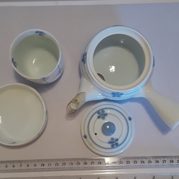 Asian Teapot with cup and saucer - Picture 3 of 6